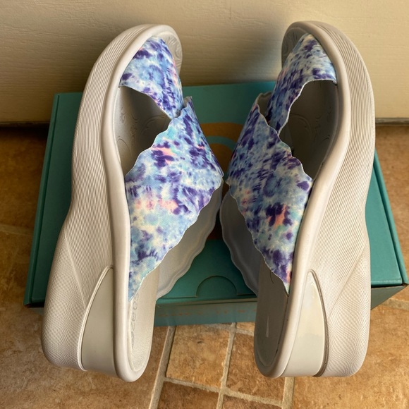 Bzees Womens Sahara Blue Comfort Arch Support Slip On Slide Sandals size  9M - Picture 11 of 11